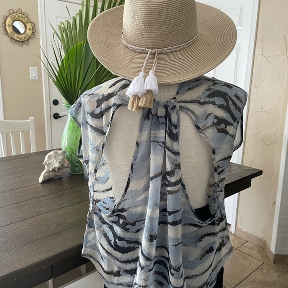 Final Touch Blue zebra print semi-sheer blouse - Picture 2 of 11